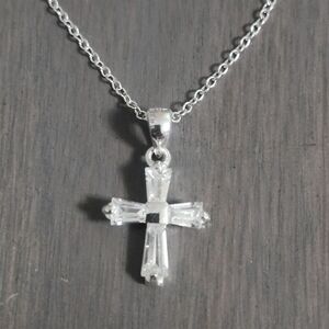 Small Sterling Silver CROSS pendant With Chain NEW